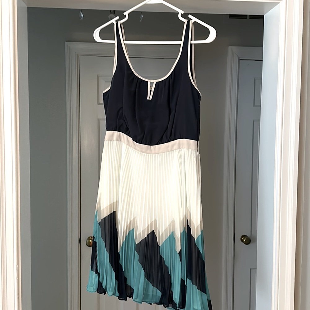 Max and Cleo Women’s Pamela dress in navy, teal, taupe and cream. Size 4